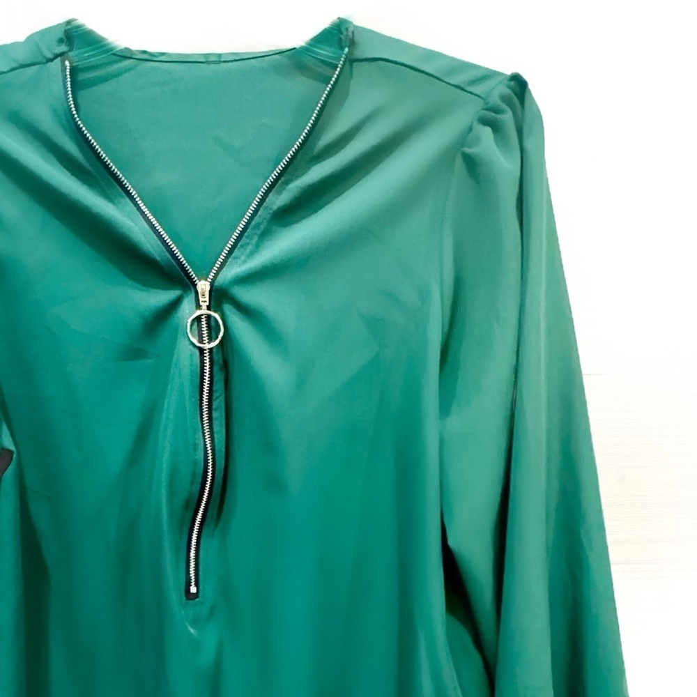 Shein flowy chiffon zipper front top - Picture 3 of 6